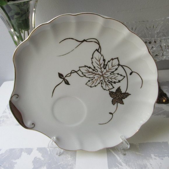 Fine Porcelain Saucer "Golden Grape Leaf", Japan - Picture 10 of 10